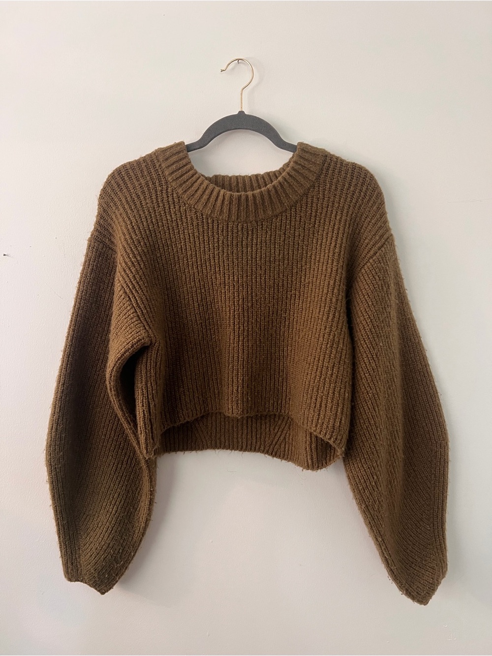 Cropped Knit Sweater in dark olive green